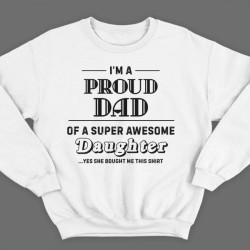 Свитшот в подарок для папы с надписью "I'm a proud dad of a super awesome daughter (...yes she bought me this shirt)'"