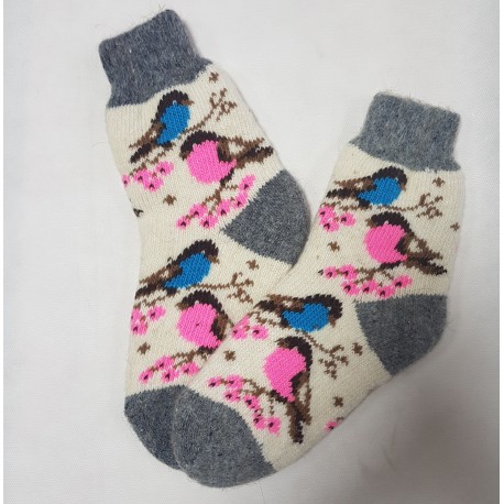 Яркие шерстяные носки со снегирями